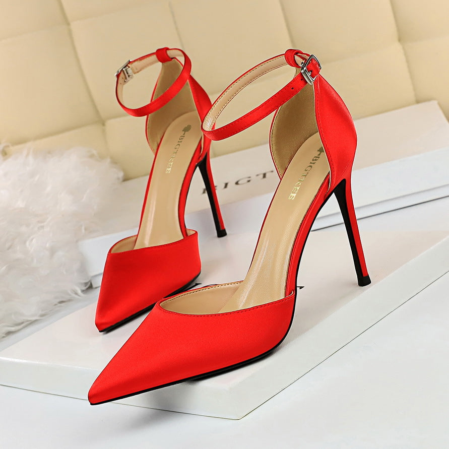 Pointed hollow high heels