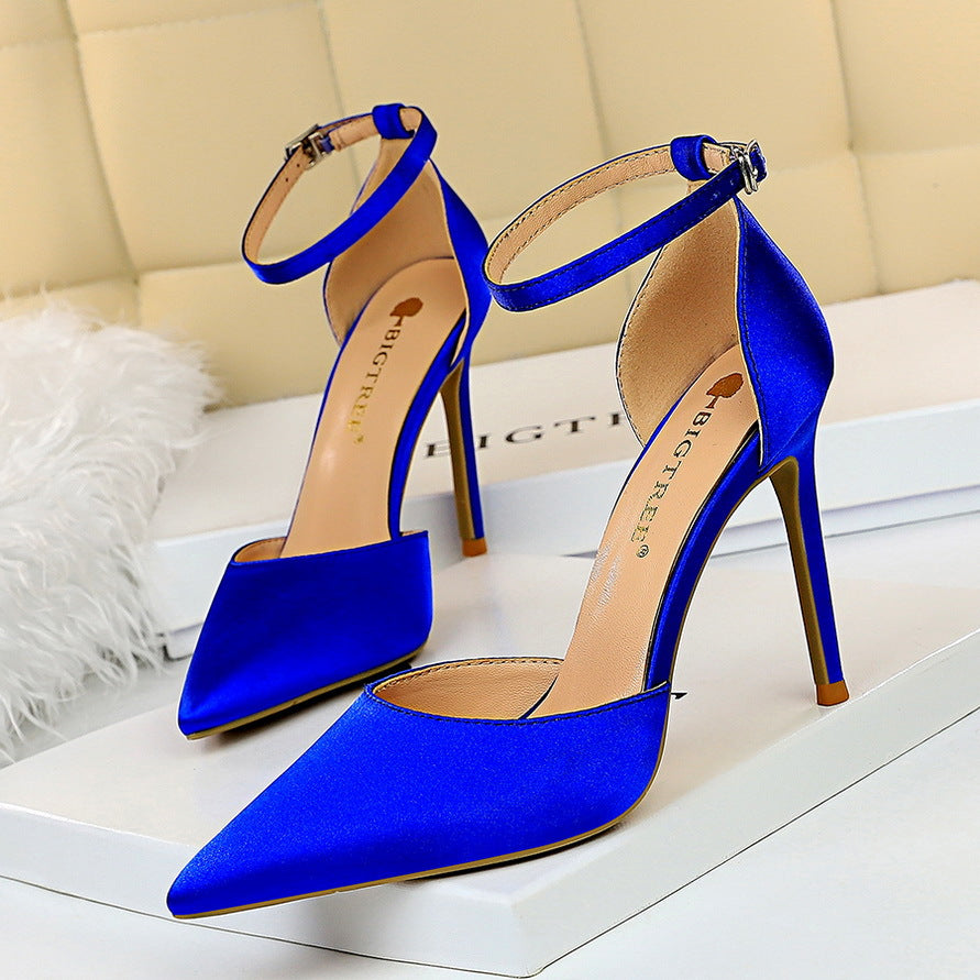 Pointed hollow high heels